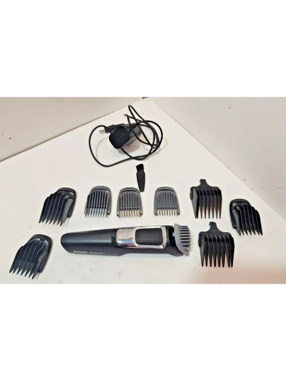 Philips Norelco Multigroom MG3750 Trimmer Black w/Charger and Combs